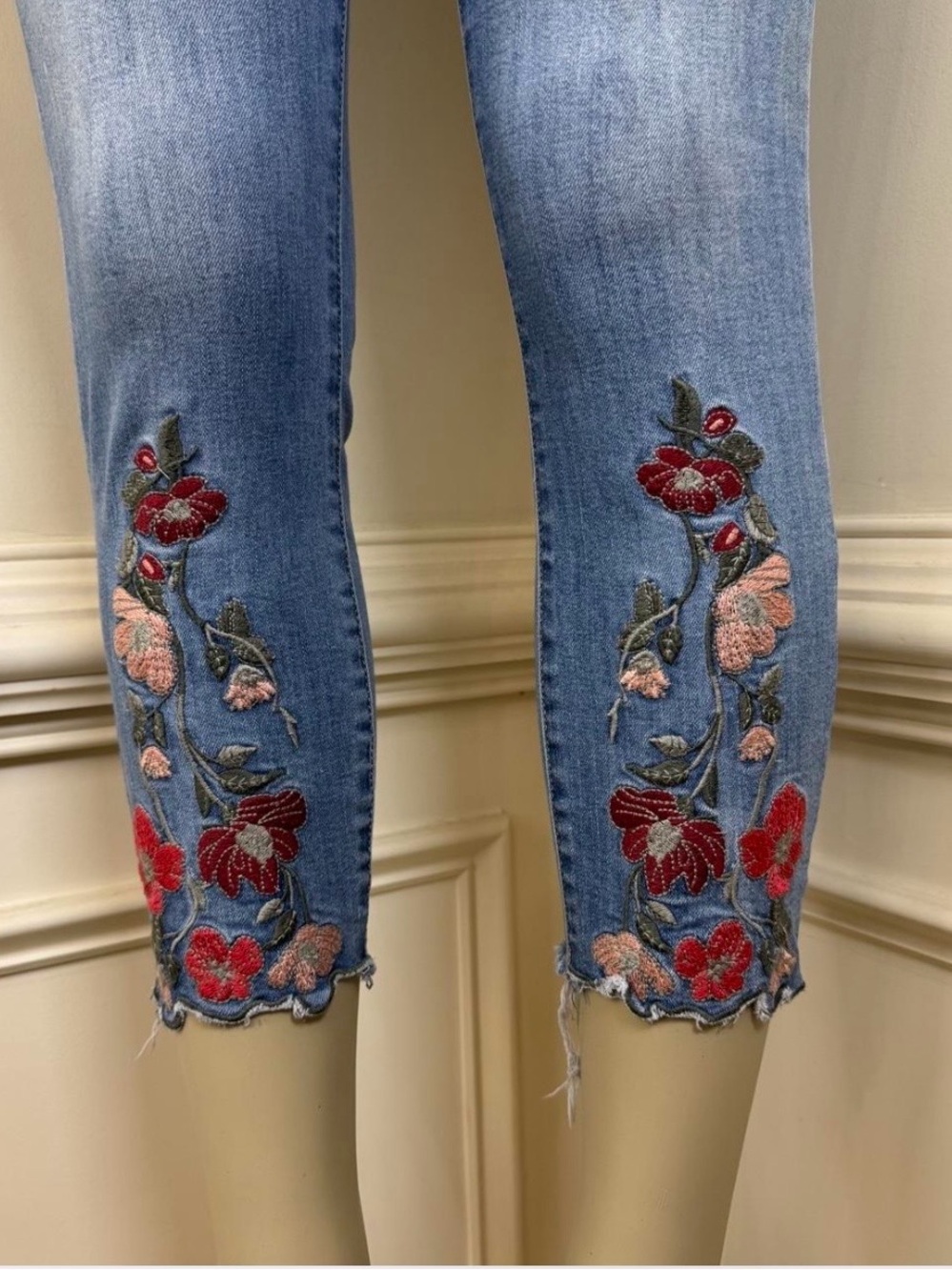 Guess Light Blue Cropped Embroidered Floral Jeans - Picture 3 of 8